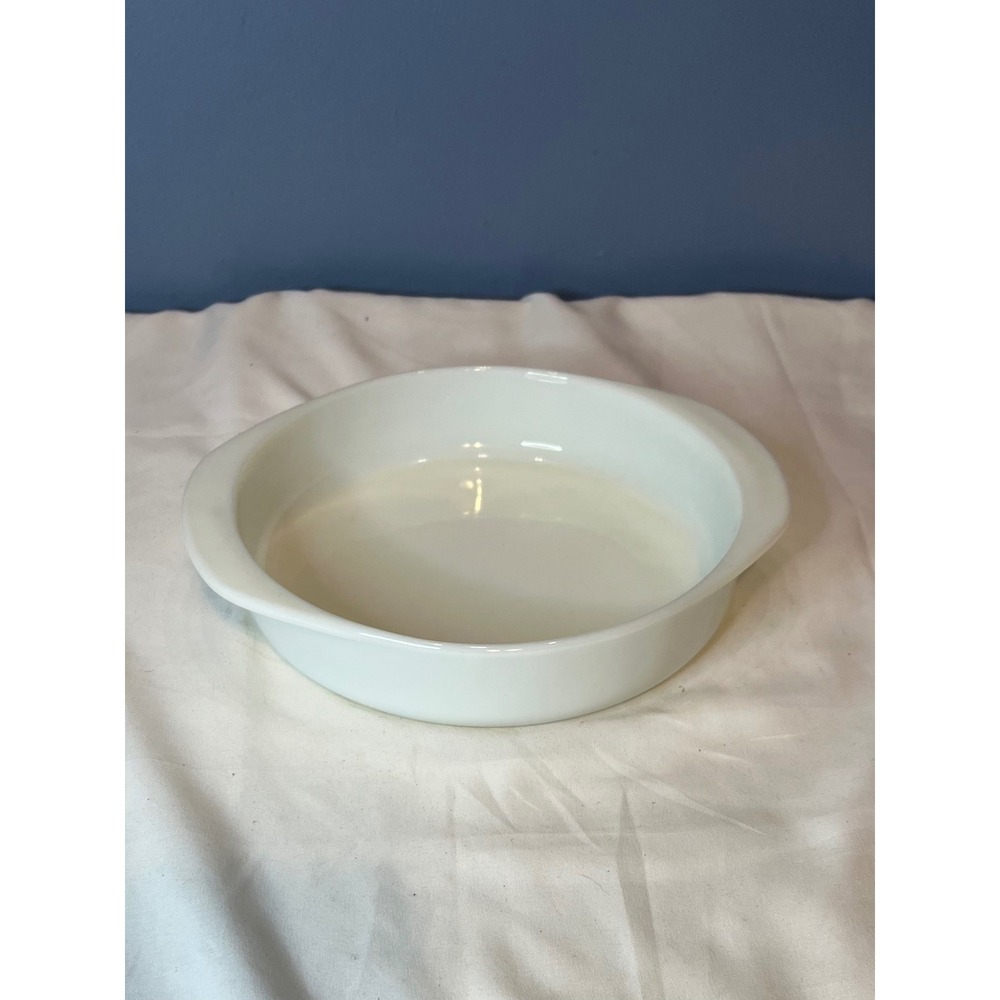 Vintage Pyrex Milk Glass Round Casserole / Baking Dish (Model 023)
